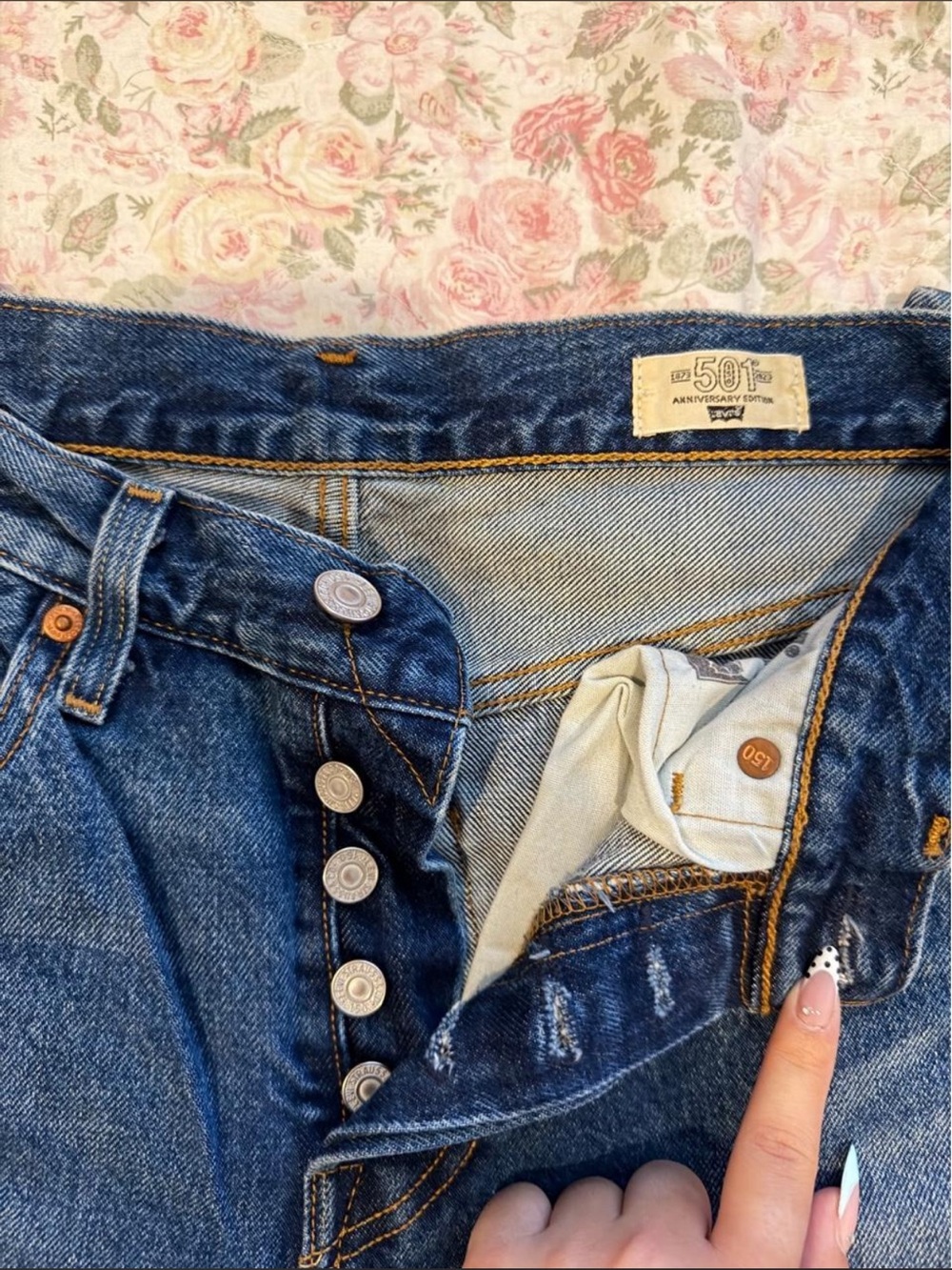 Levi’s 501 Women's Jeans - Picture 3 of 4